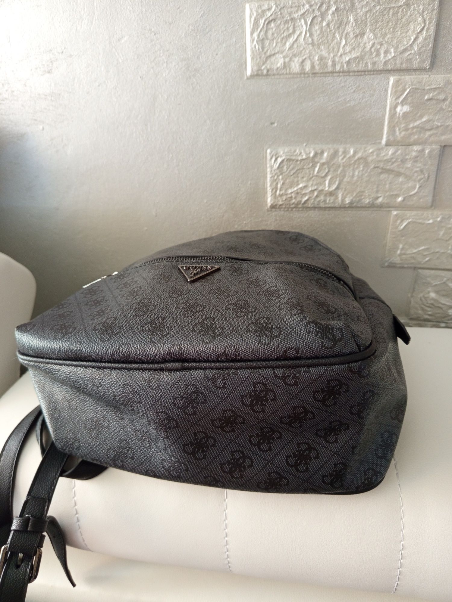 Оригинална раница Guess