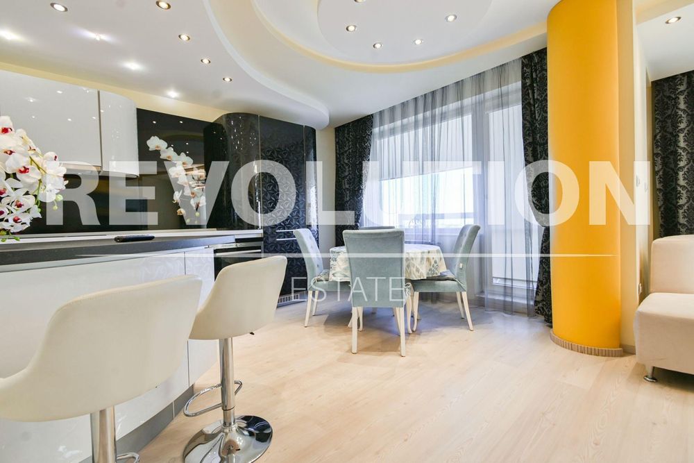 Тристаен апартамент в ж.к. Младост 4.