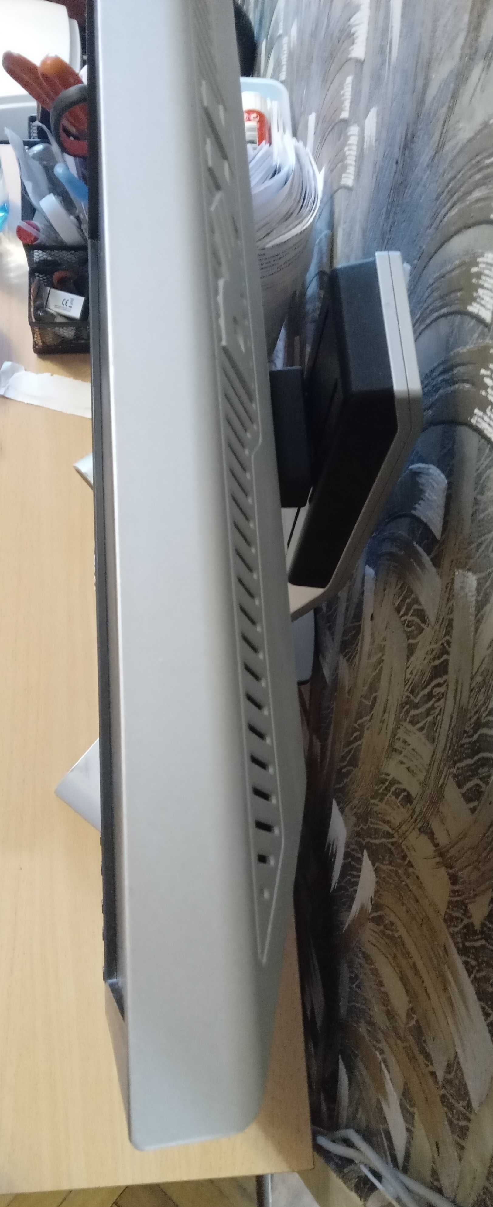 Продавам монитор Dell 2208WFPT
