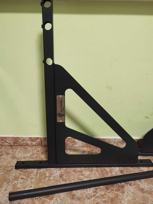 Продавам лост за набирания с монтаж на стена