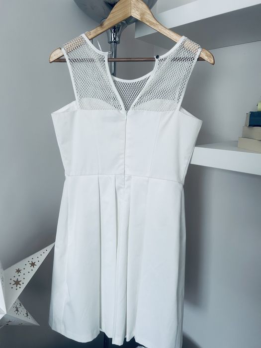 Бяла рокля Reserved