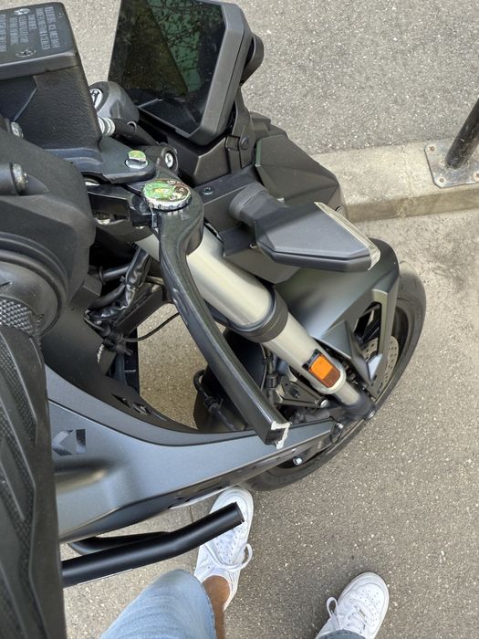 Motocicleta Suzuki GSX-8S