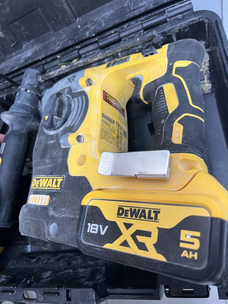 Акумулаторен перфоратор DEWALT DCH273