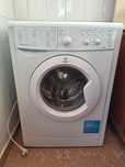 Продавам пералня Indesit