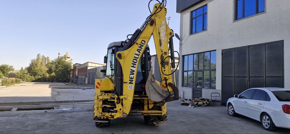 NEW HOLLAND  sotiladi  2012 yil