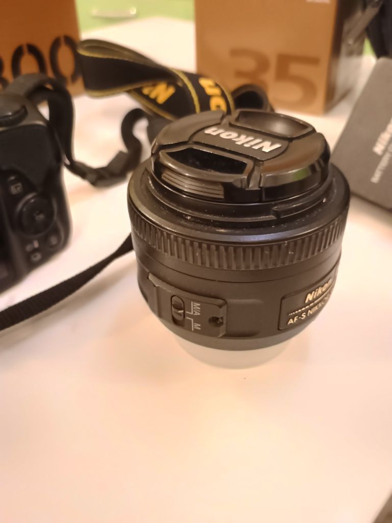 Nikon D3300 пълен комплект с обектив Nikon 35mm