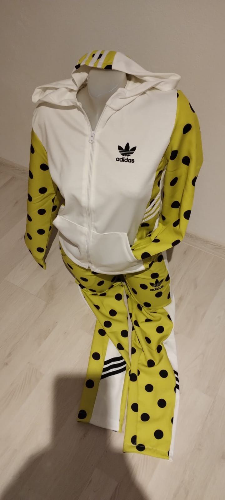 Treninguri dama Adidas la reducere!