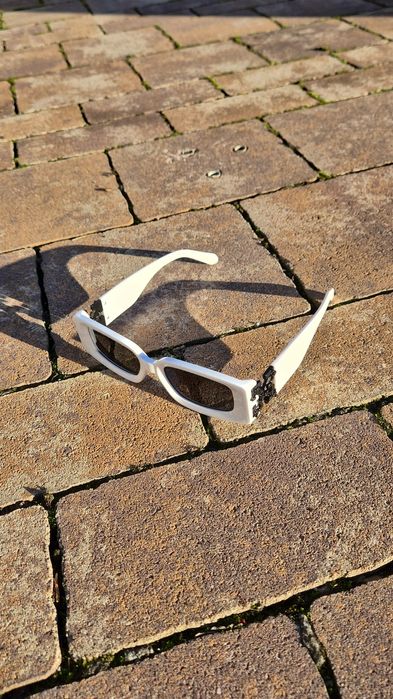 Ochelari de soare Off White albi cu negru