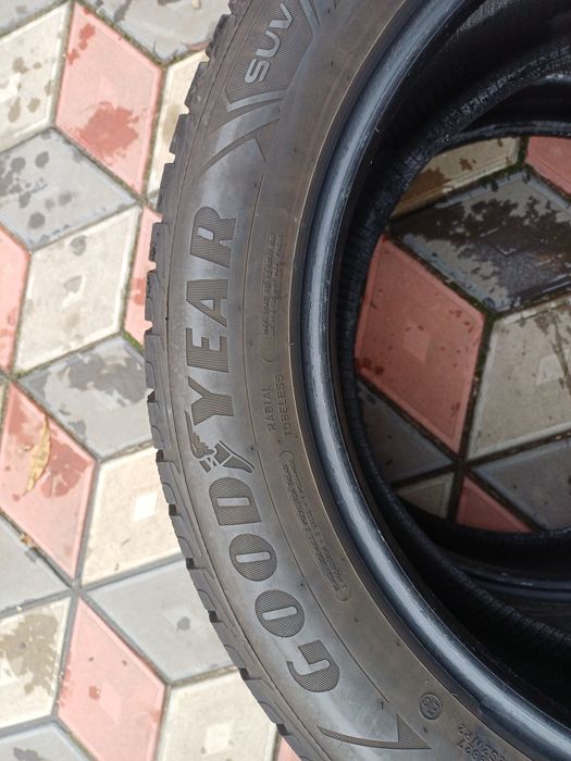 Vând 4 anvelope de iarna 235 55 r19 GOODYEAR foarte bune