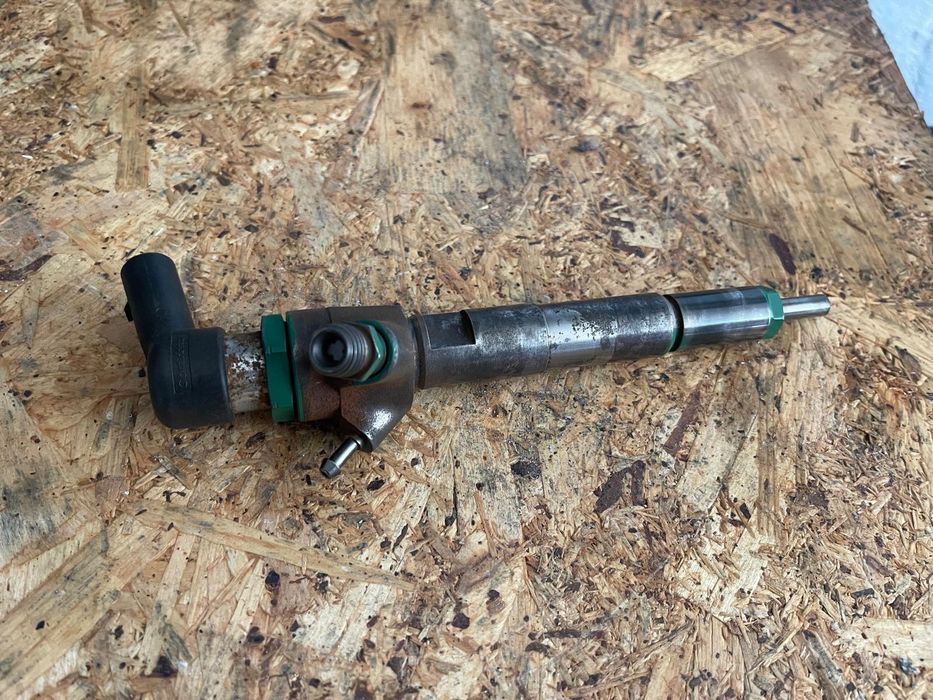 Injector dacia duster euro 6  COD 166066212R