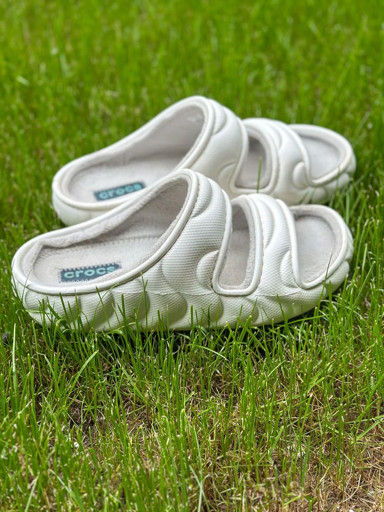 Бели чехли Crocs