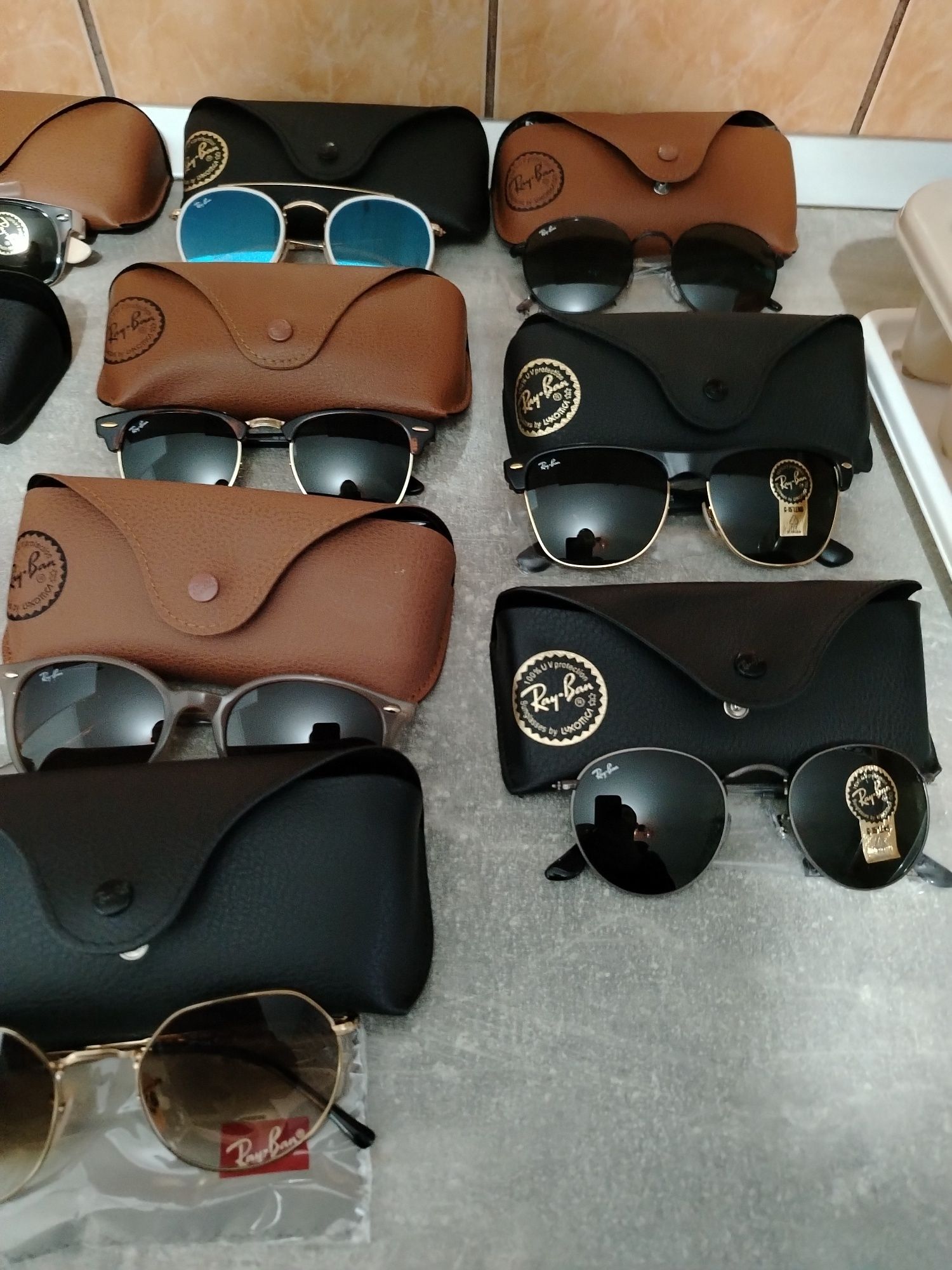 Se vinde ochelari de soare Ray Ban