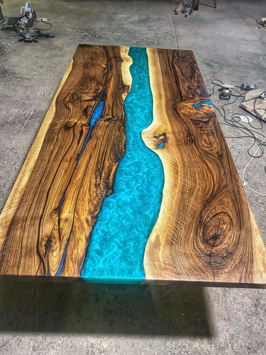 Mese din lemn masiv sau cu rasina epoxidica la comanda