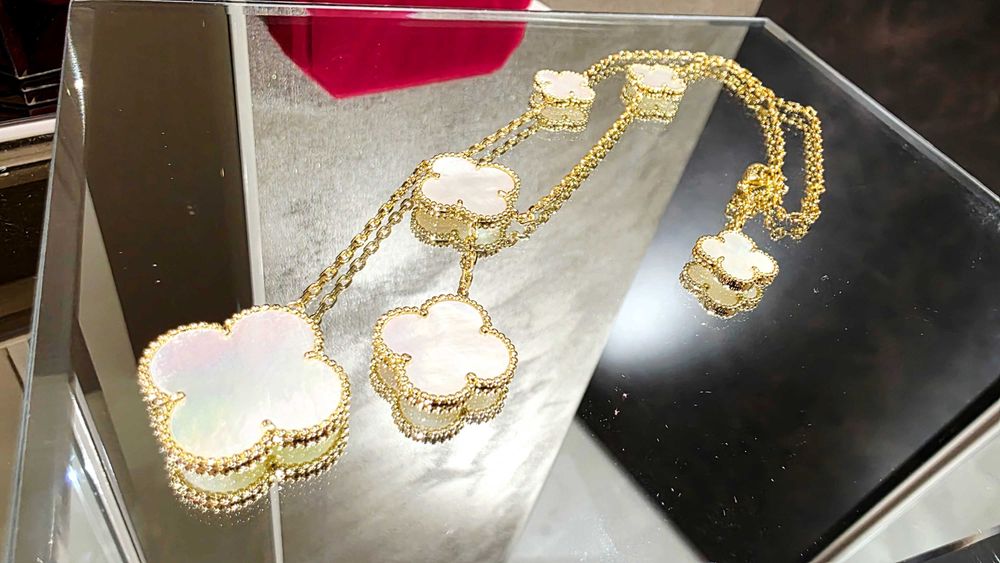 Van Cleef & Arpels VCA Gold 6 Magic Mother Pearl Alhambra Дамско Колие