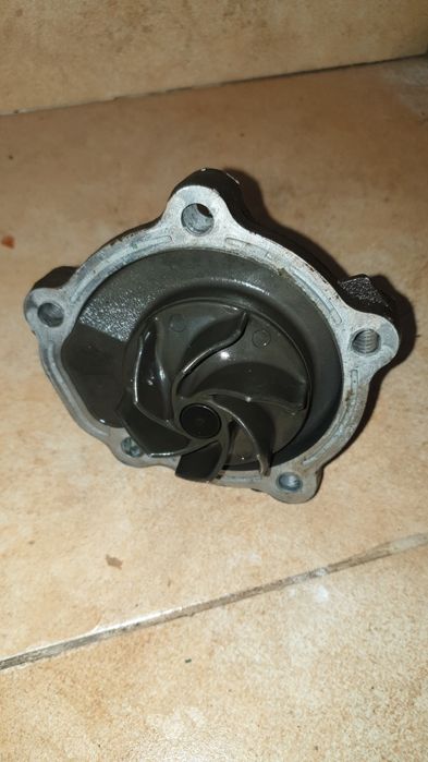 Помпа водяной насос Suzuki sx4