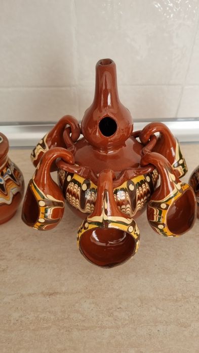 Стомна  с  Чашки