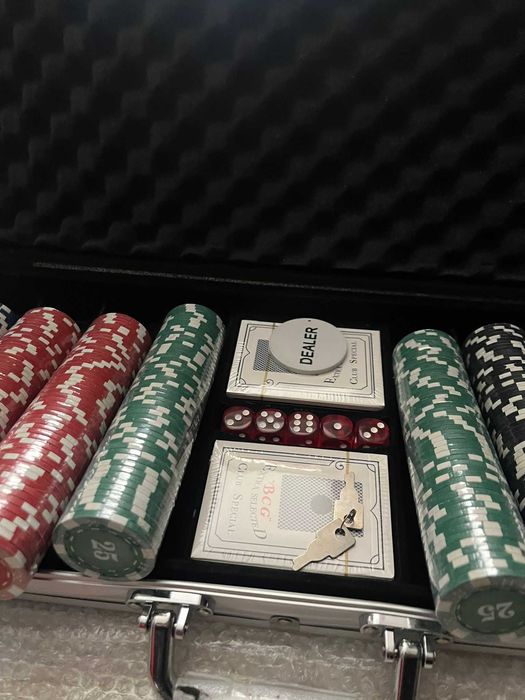 Set poker valiza aluminiu 500 de jetoane