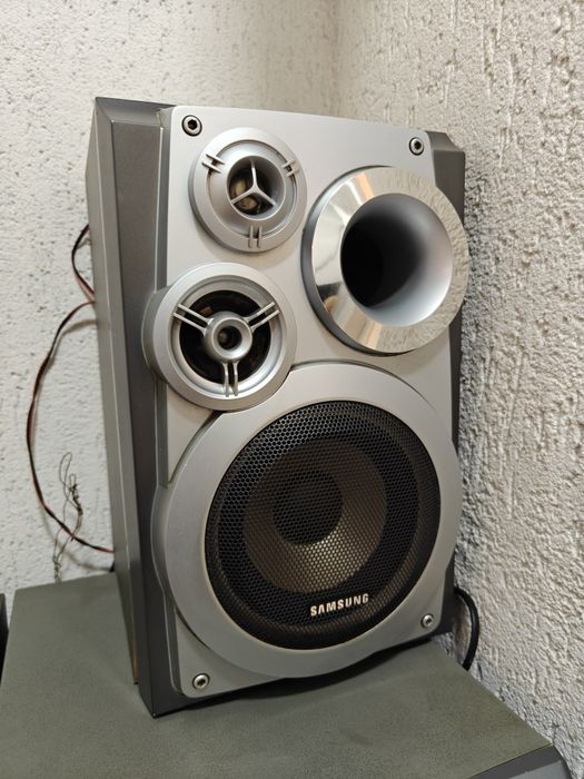 Vând combina audio Samsung CD mp3, radio si AUX
Radio CD casetofon.
Ci