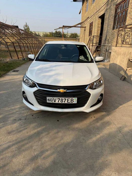 Продается белый Onix LTZ 2023 пробег 14.755км