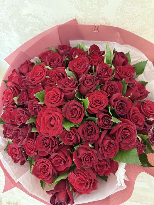 Цветы  свежие красивые оформ нежно роза краснный длинный