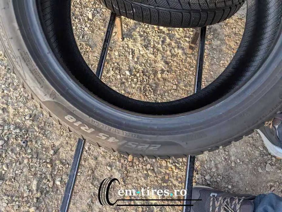 SET 2 Anvelope Iarna 225/45 R18 PIRELLI Sottozero 3 95V - Runflat