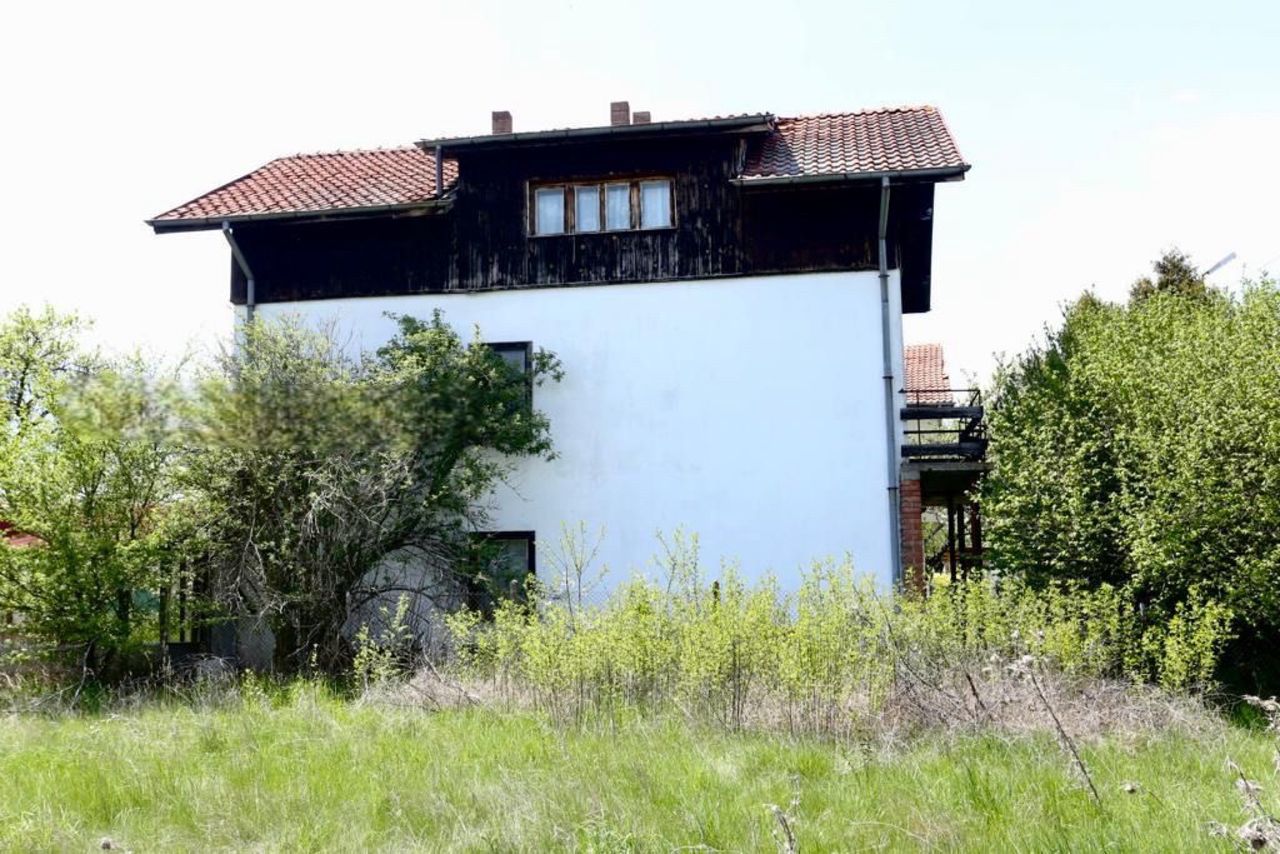 Продава се Къща в Перник, Христо Смирненски - 210 кв.м за 372 €/кв.м - Снимка #1