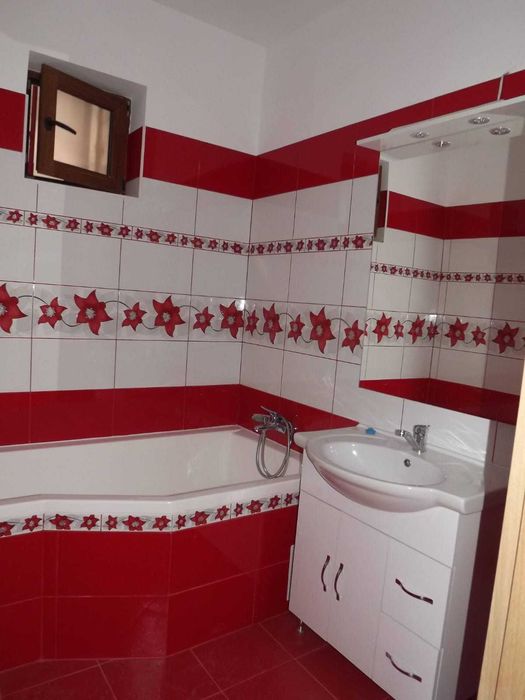 Închiriez apartament la casă mobilat și utilat în Cartierul Florilor