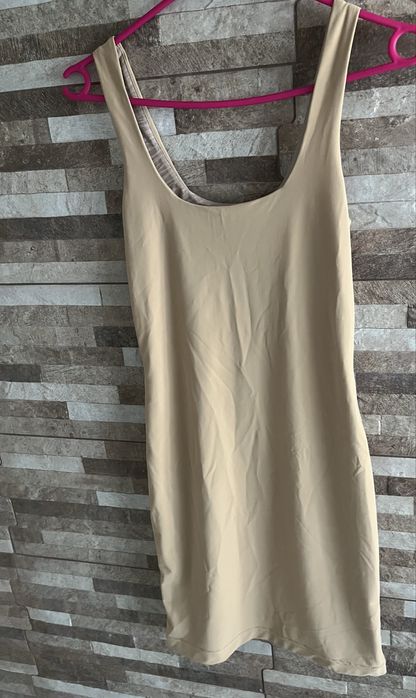 Рокля Alessa телесен цвят