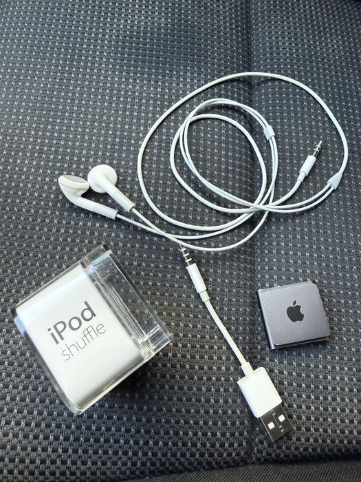 iPod Shuffle Apple 4 th Generation - Negru