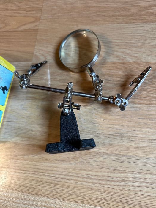 Lupa cu prindere cu cleme, pentru electronisti