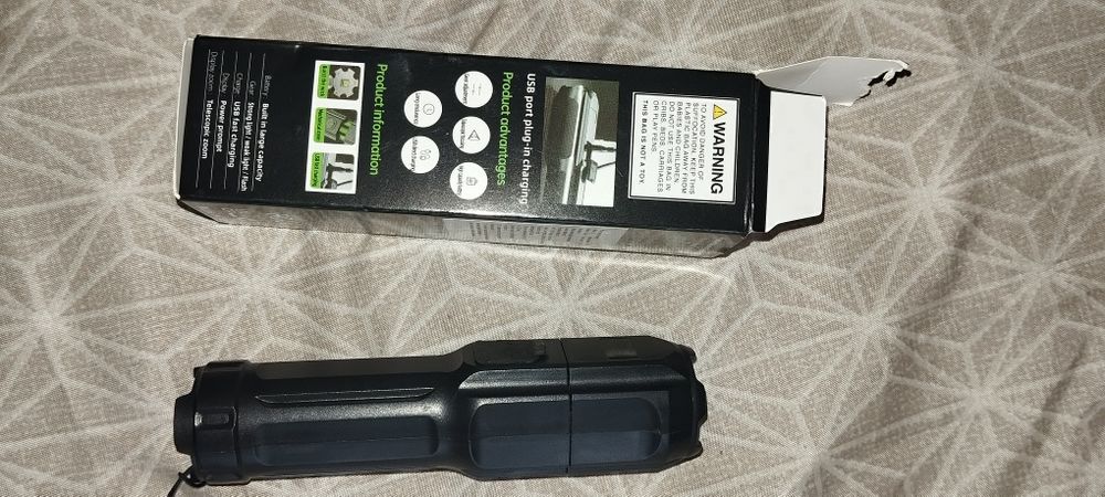 Lanterna puternica cu zoom