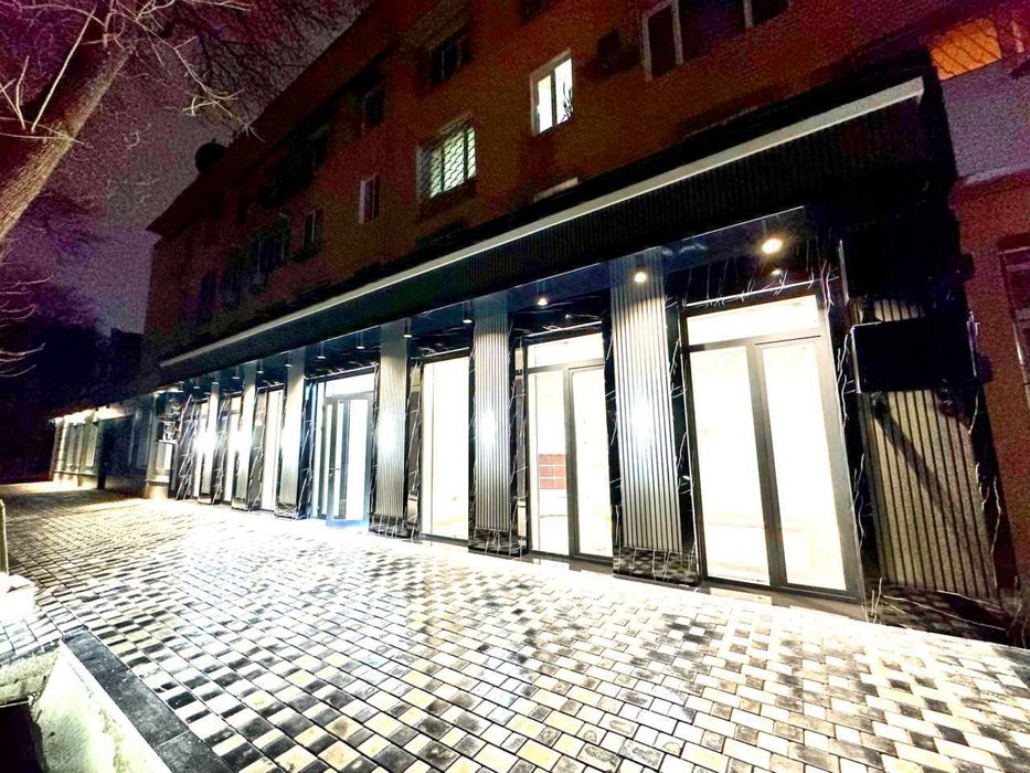 Продается в центре коммерческое помещение