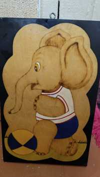 Картинка слона из дерева