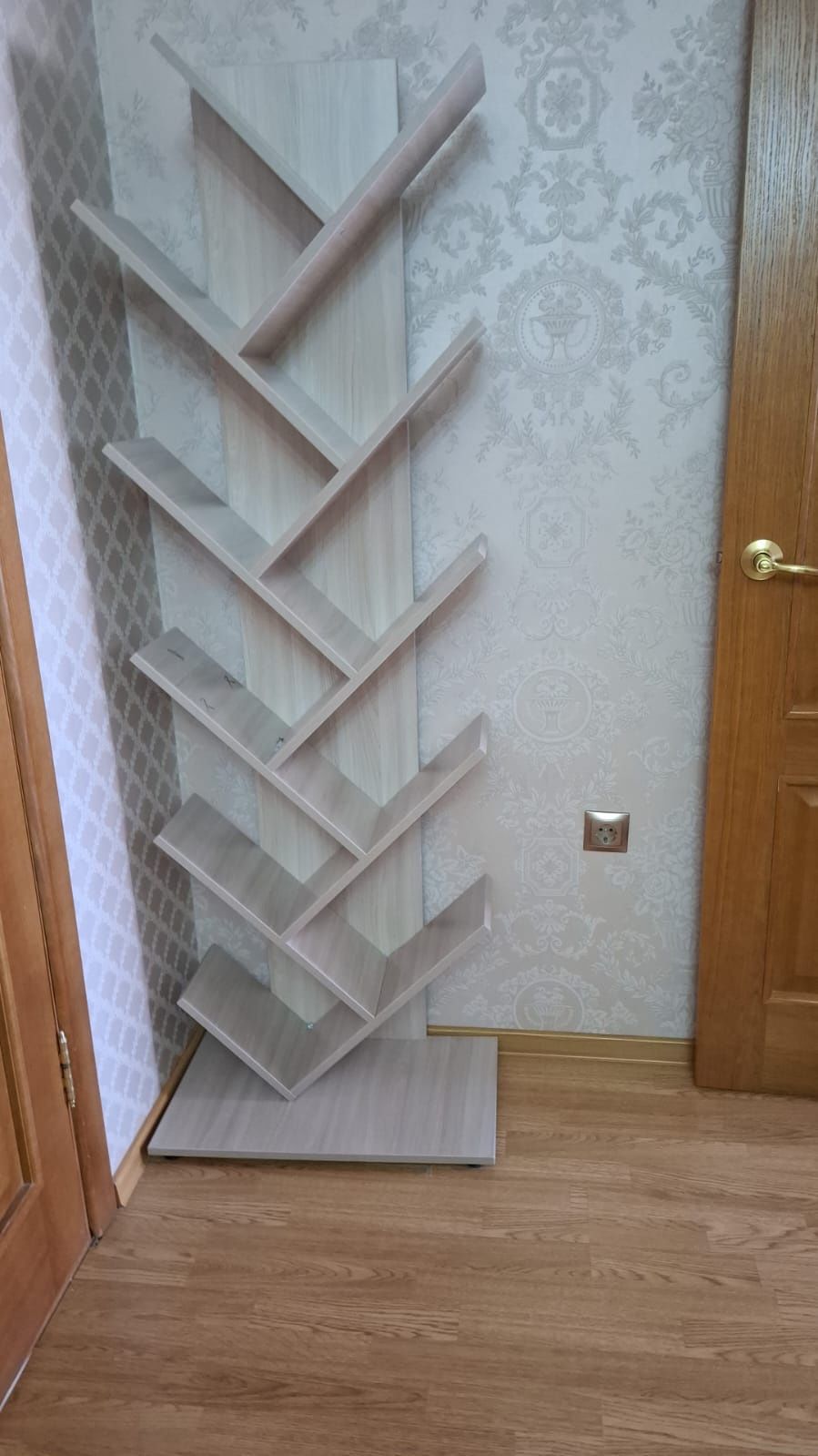 Продам книжную полку