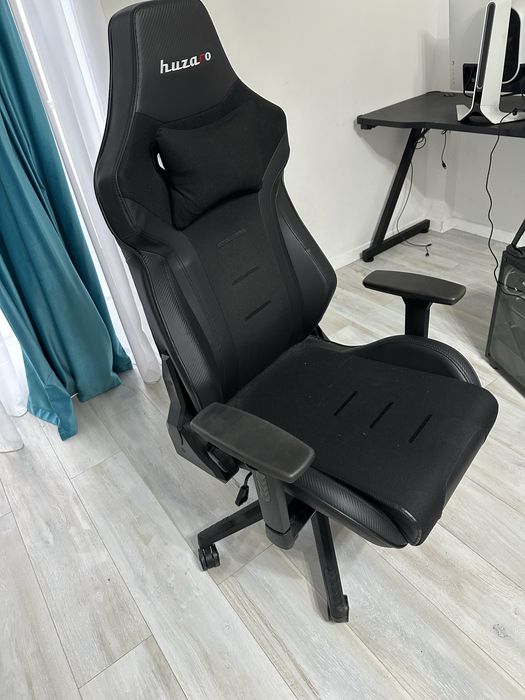 Se vine scaun gaming si birou impecabile.