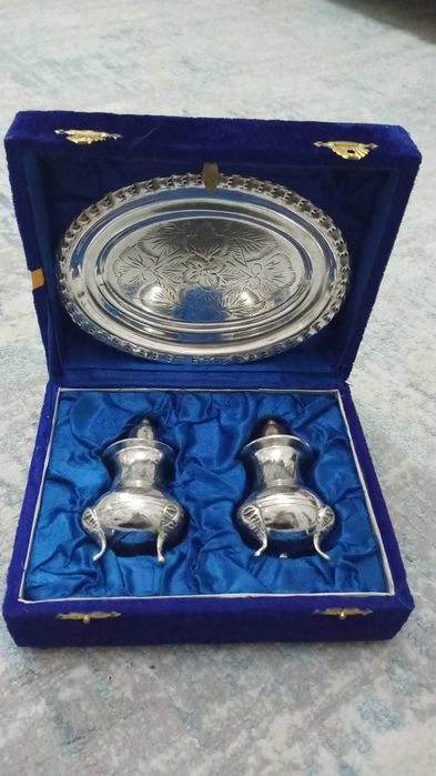 Продам мельхиоровый набор для специй. Новый.