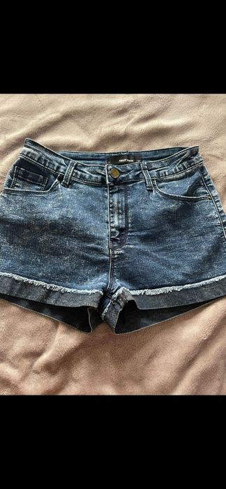 Blugi cu talie înaltă