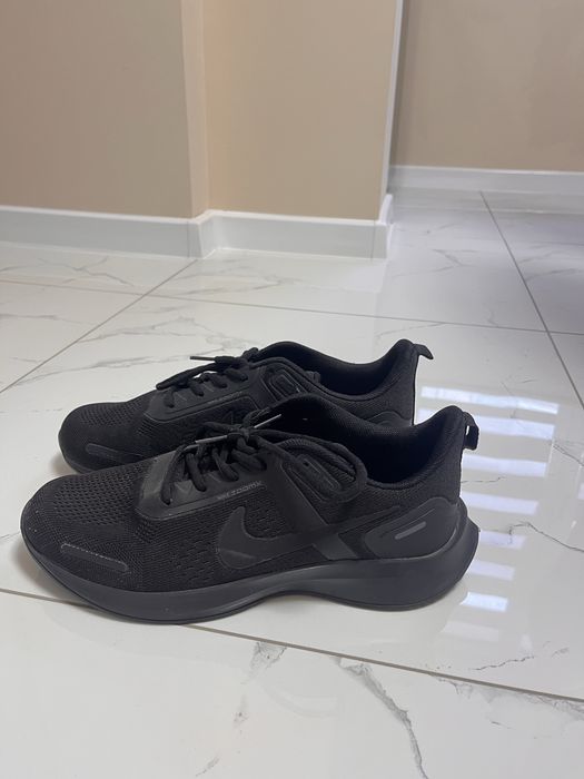 Чисто нови маратонки NIKE