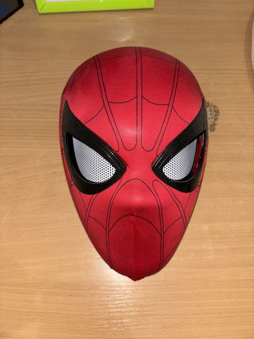 Продам маску человека паука