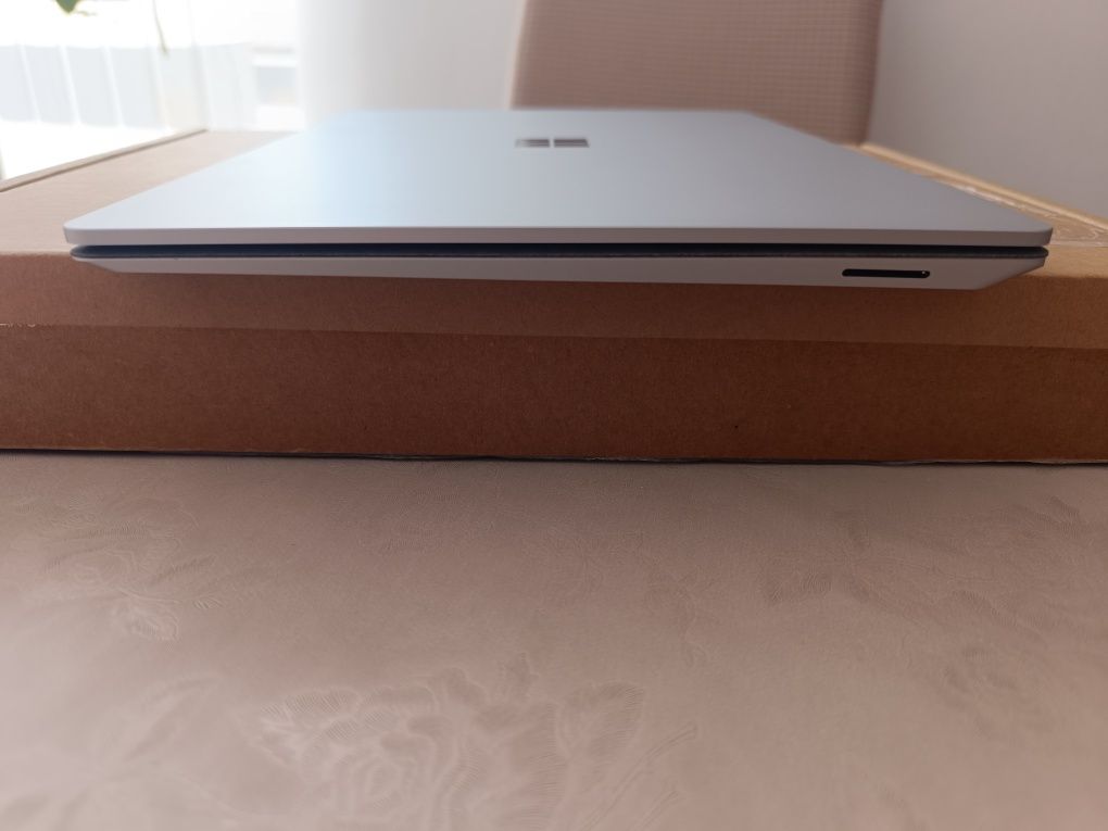 Лаптоп Microsoft Surface 4 13,5' Core i5