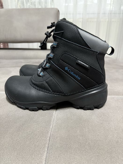 Vând cizme iarna Columbia