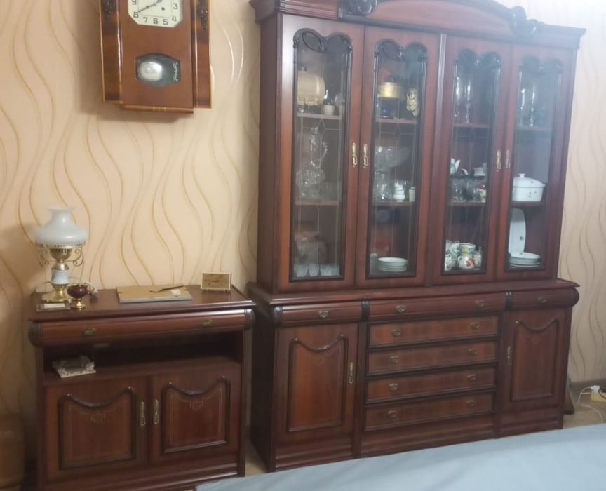 Продаётся сервант