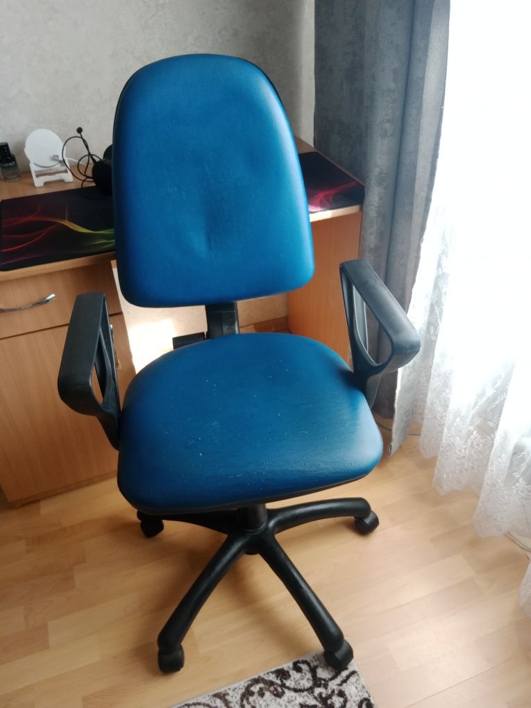 Продам кресло ученическое