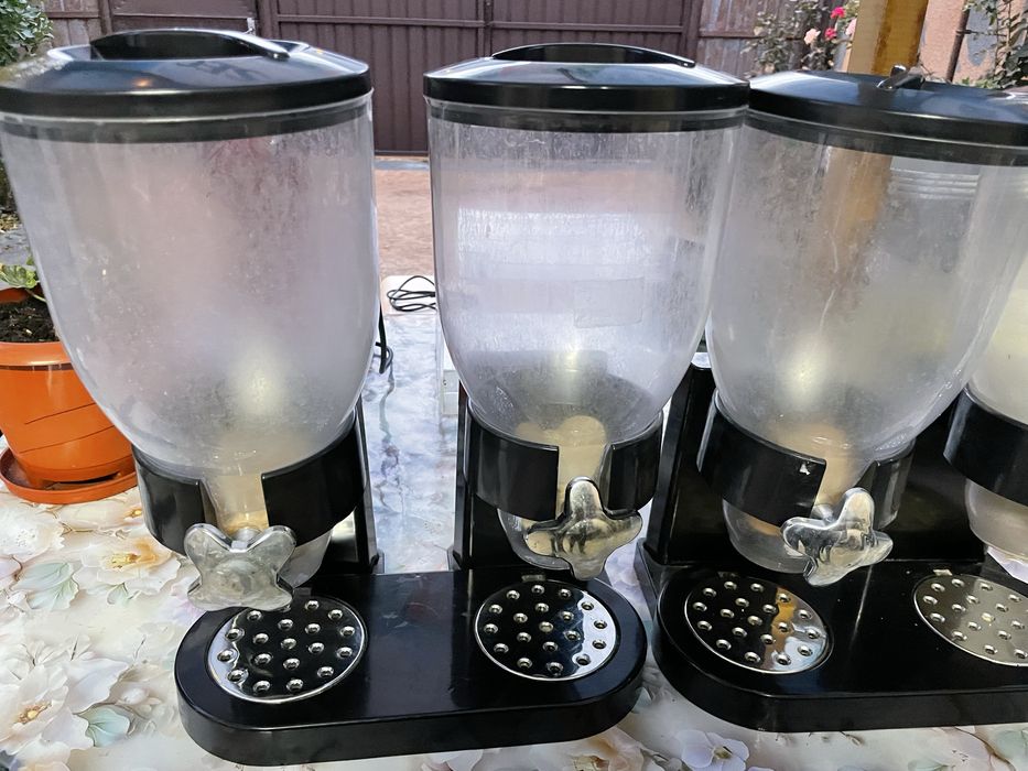 Dozatoare pentru vanzare de produse uscate: seminte, cereale, etc.