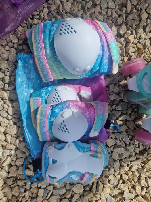 Комплект детски ролери с наколенки и каска