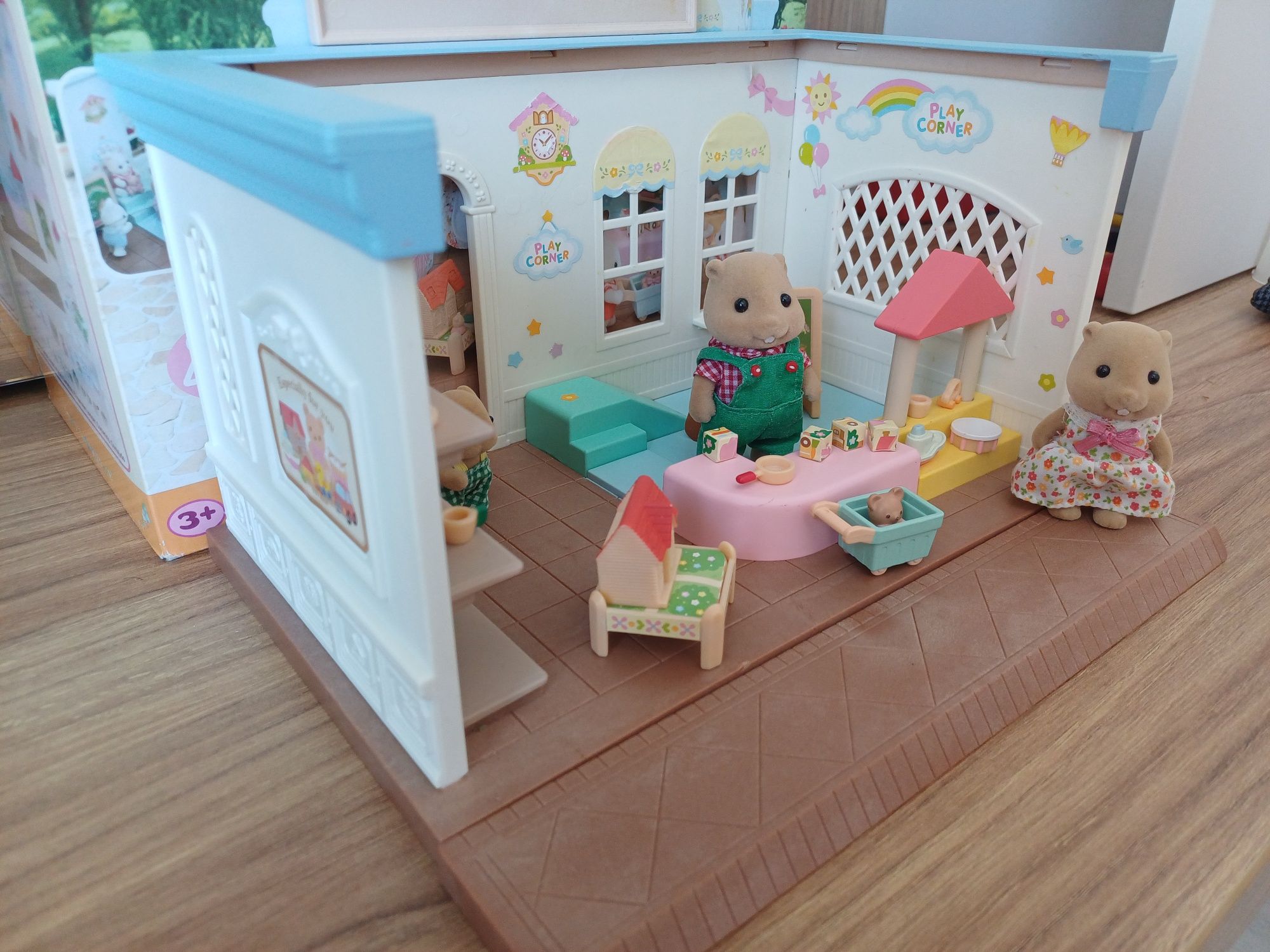 Продам игрушечный дом sylvanian families с семьей бобров