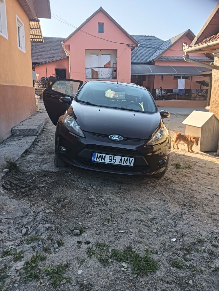 Vând Ford fiesta