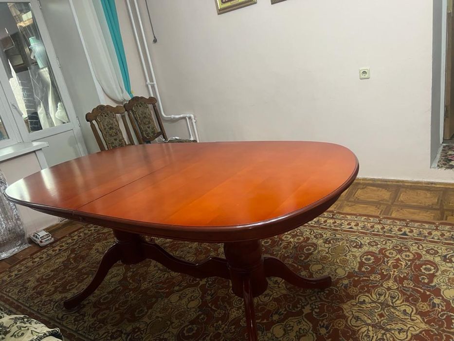 Продается стол для гостиной