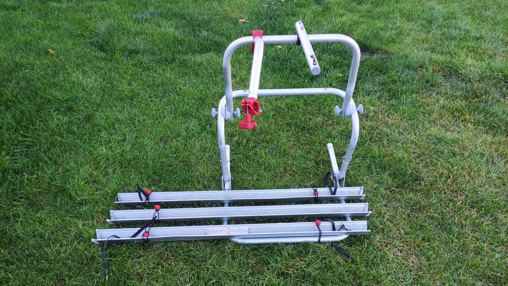 Suport transport biciclete pe spate rulota sau autorulota.