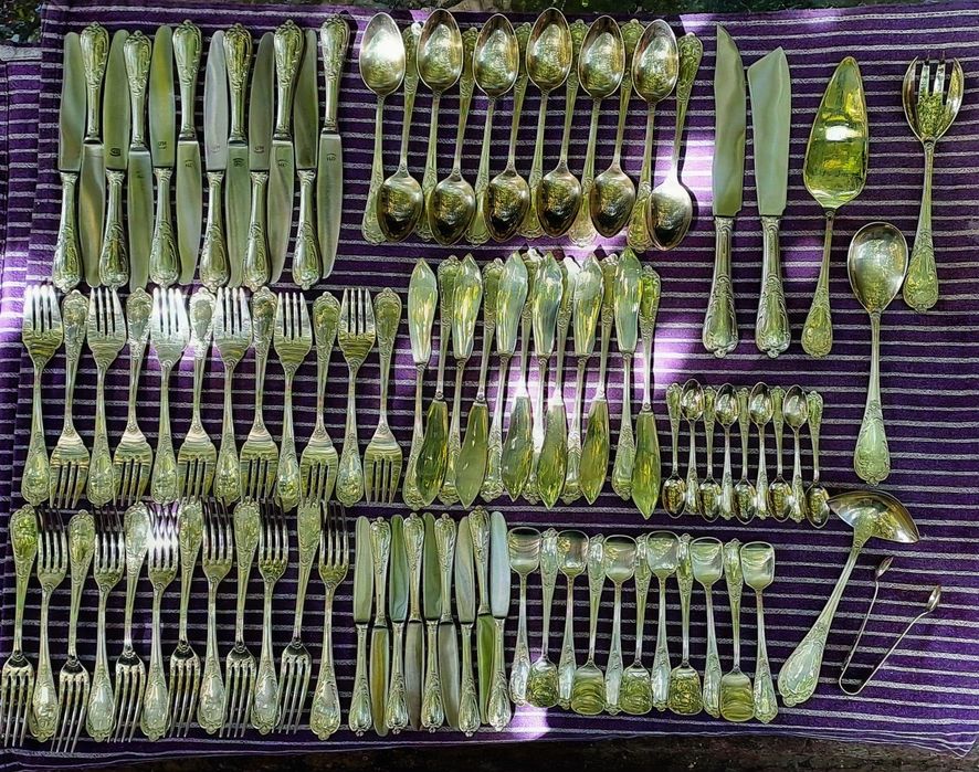 Vand tacâmuri alpaca made in DDR 96 de piese. 
Predare pe